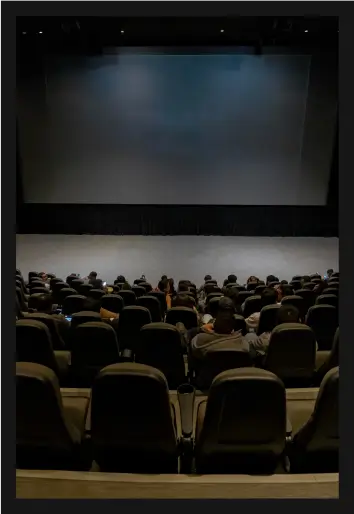 6 Show-Stopping Ways to Watch Plays - img-2