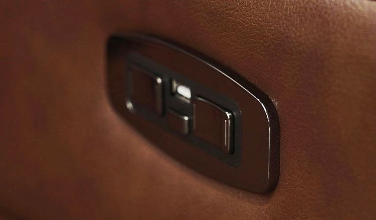 octane reclinable chair with usb ports