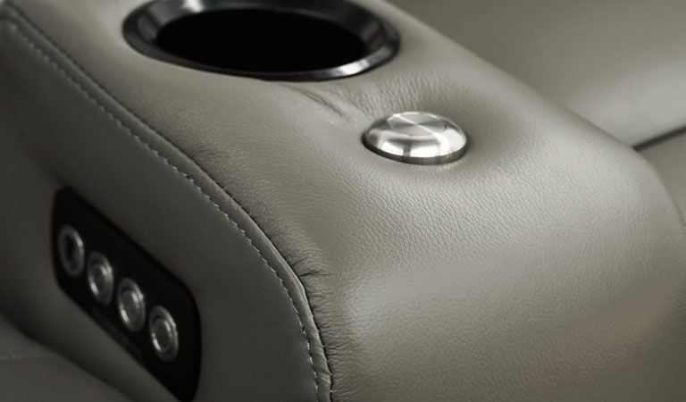 Octane usb chair